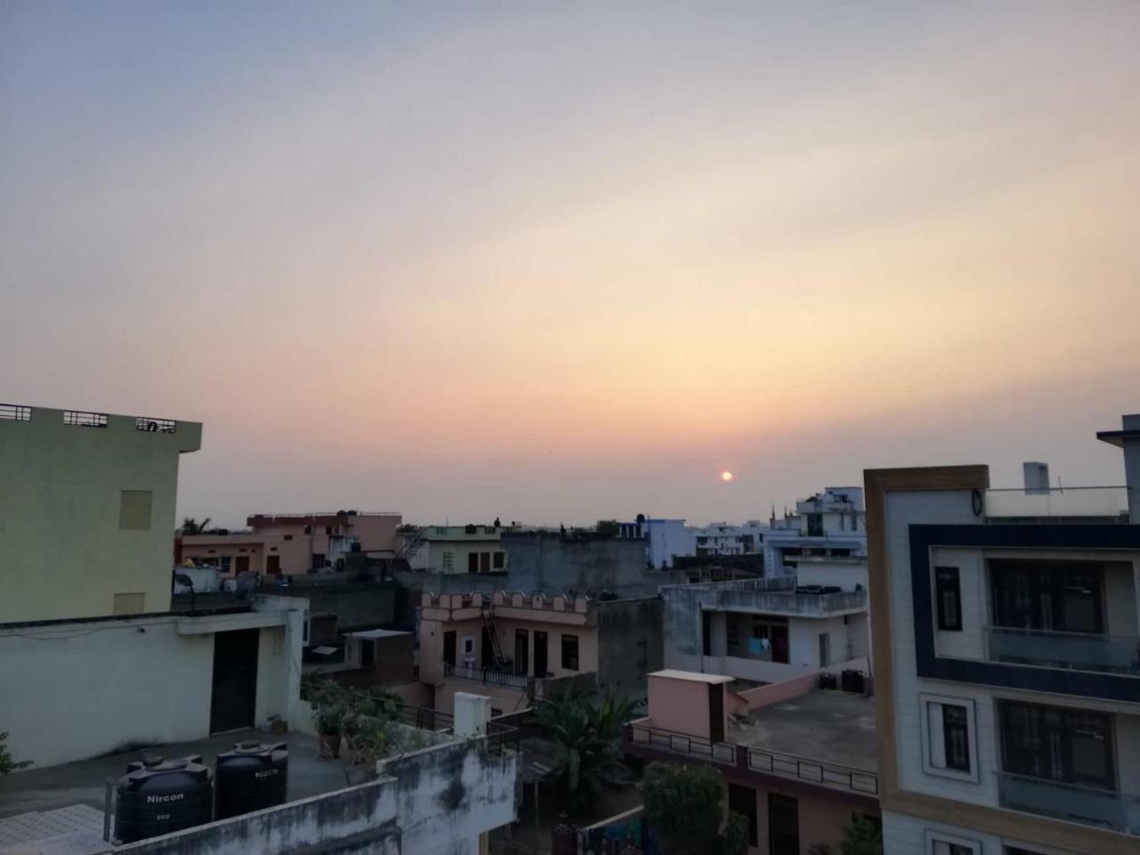 Om Trance Homestay Jaipur Bagian luar foto